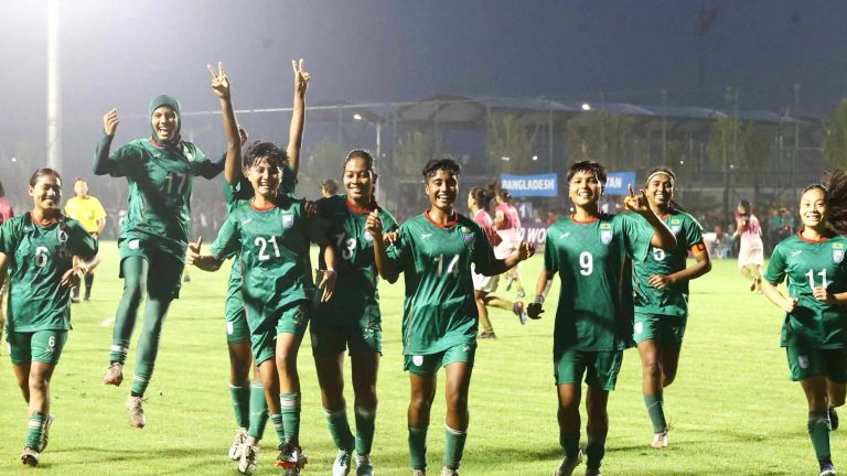 সাফ অনূর্ধ্ব-২০ নারী চ্যাম্পিয়নশিপ শ্রীলঙ্কাকে হারিয়ে শিরোপার আরও কাছে বাংলাদেশ