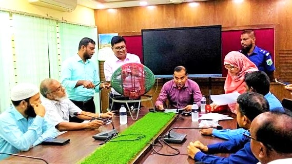 নওগাঁয় লটারির মাধ্যমে ১৪ জন ওএমএস ডিলার নিয়োগ