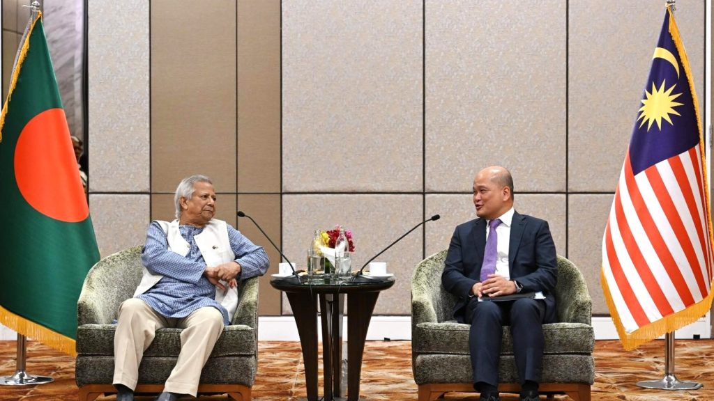 বাংলাদেশে ফাইভ-জি সম্প্রসারণে আজিয়াটাকে আহ্বান জানালেন প্রধান উপদেষ্টা