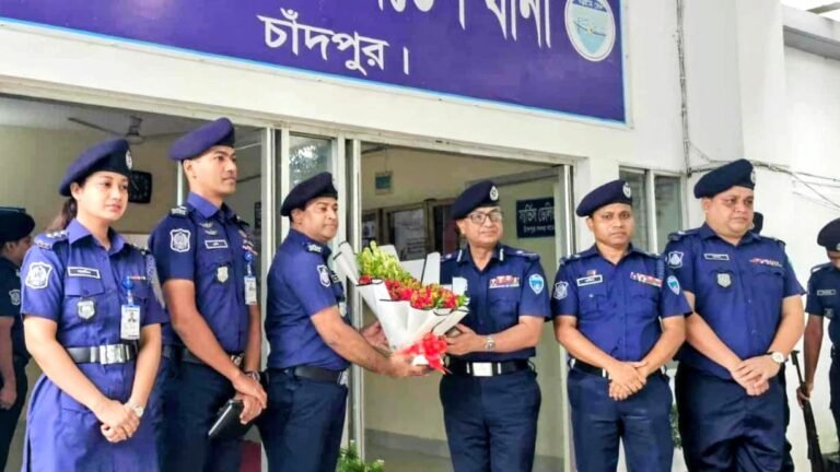 চাঁদপুর মডেল থানা পরিদর্শন করলেন ডিআইজি