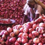 ২৪ ঘণ্টায় পেঁয়াজের কেজিতে বাড়ল ৩০ টাকা