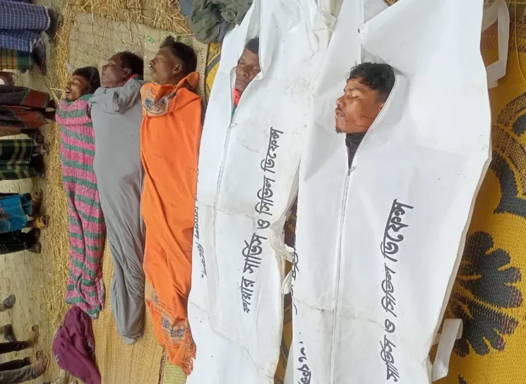 নওগাঁয় ডাম্প ট্রাকের চাপায় ৫ জনের মৃত্যু