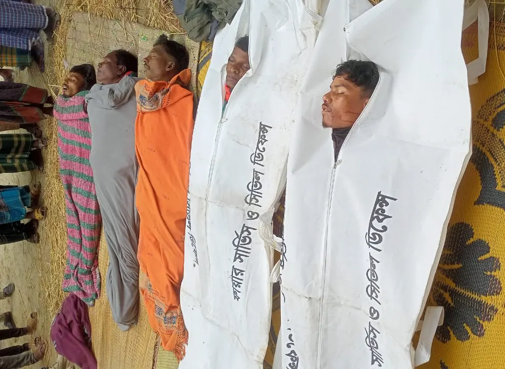 নওগাঁয় ডাম্প ট্রাকের চাপায় ৫ জনের মৃত্যু