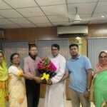 শিক্ষক নেতা হারুনুর গাজীকে পুরান বাজার ডিগ্রি কলেজে ফুলেল সংবর্ধনা