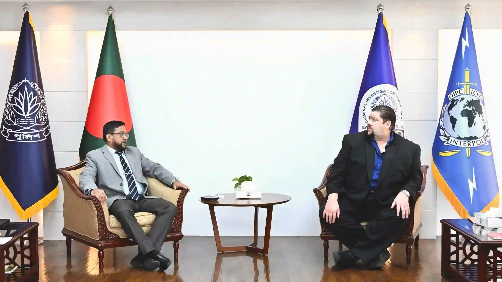 অপরাধ দমনে সিআইডি ও মার্কিন দূতাবাসের কর্মকর্তাদের গুরুত্বপূর্ণ বৈঠক