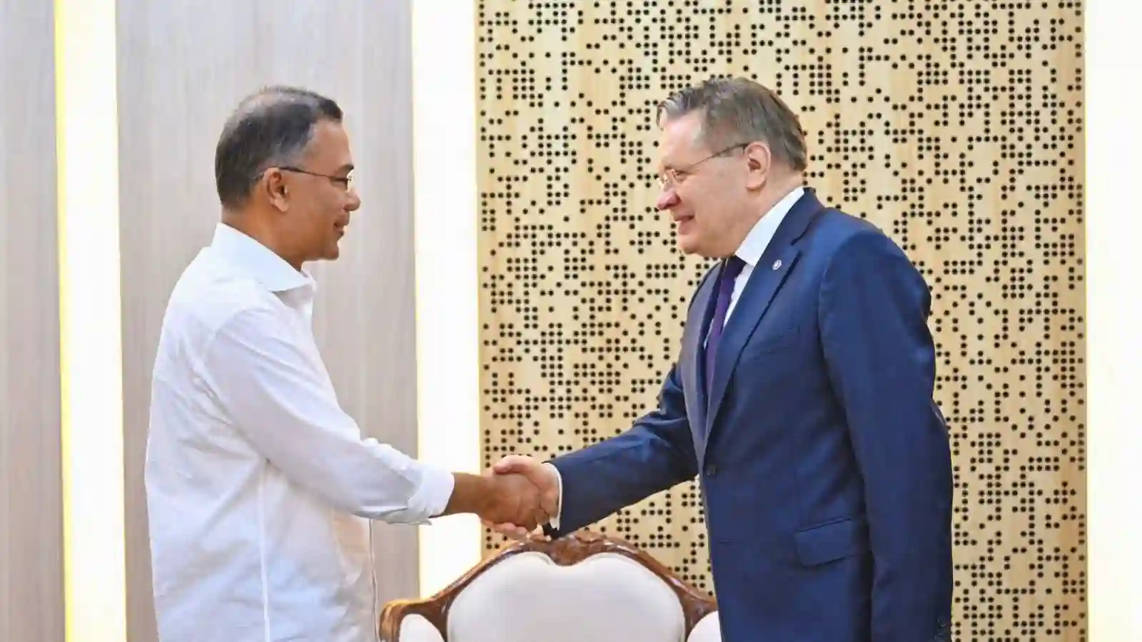 প্রধানমন্ত্রী তারেক রহমানের সঙ্গে রোসাটম মহাপরিচালকের সৌজন্য সাক্ষাৎ