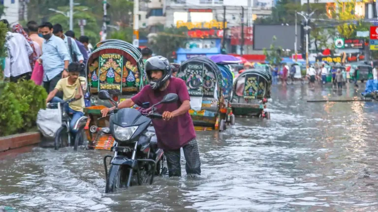 ২৫ মিলিমিটার বৃষ্টিতেই ফের ডুবল চট্টগ্রাম