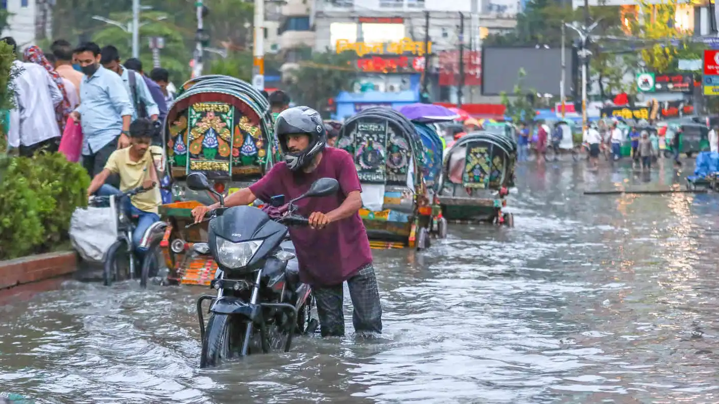২৫ মিলিমিটার বৃষ্টিতেই ফের ডুবল চট্টগ্রাম