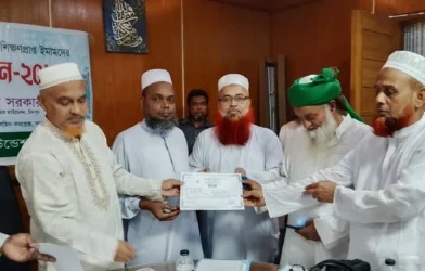 চাঁদপুরে শ্রেষ্ঠ জেলা ইমাম নির্বাচিত হলেন মাওলানা আব্দুল্লাহ