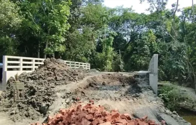 ভুতুড়ে খালের ওপর পৌনে ৪ কোটির সেতু, বিপাকে এলাকাবাসী