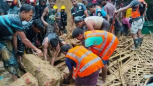 উখিয়ায় পাহাড়ধসে মাদ্রাসায় চাপা পড়ে নিহত ৮, উদ্ধারকাজ অব্যাহত