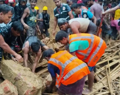 উখিয়ায় পাহাড়ধসে মাদ্রাসায় চাপা পড়ে নিহত ৮, উদ্ধারকাজ অব্যাহত