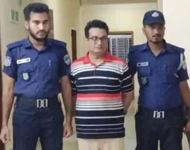বেনাপোল সীমান্তে ঝিনাইদহ জেলা স্বেচ্ছাসেবক লীগ সভাপতি আটক