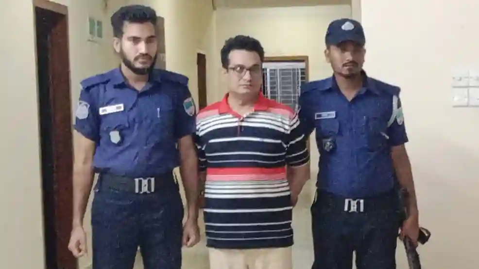 বেনাপোল সীমান্তে ঝিনাইদহ জেলা স্বেচ্ছাসেবক লীগ সভাপতি আটক