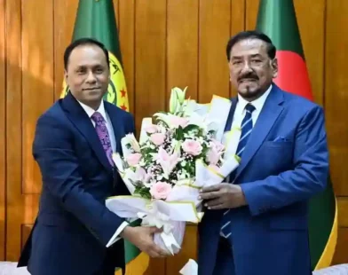রাষ্ট্রপতির দায়িত্বভার গ্রহণ করলেন স্পীকার হাফিজ উদ্দিন আহমদ