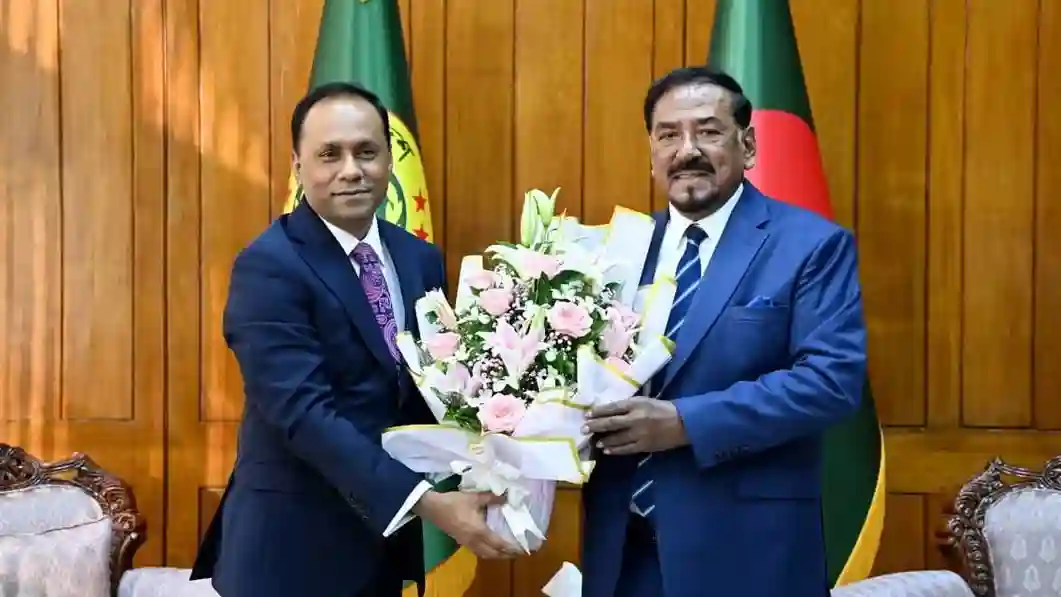 রাষ্ট্রপতির দায়িত্বভার গ্রহণ করলেন স্পীকার হাফিজ উদ্দিন আহমদ