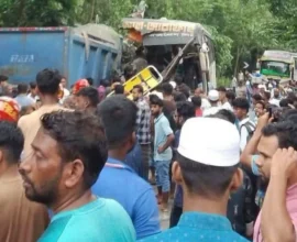 ট্রাক ও যাত্রীবাহী বাসের মুখোমুখি সংঘর্ষে ৩ জনের মৃত্যু, আহত ১৮