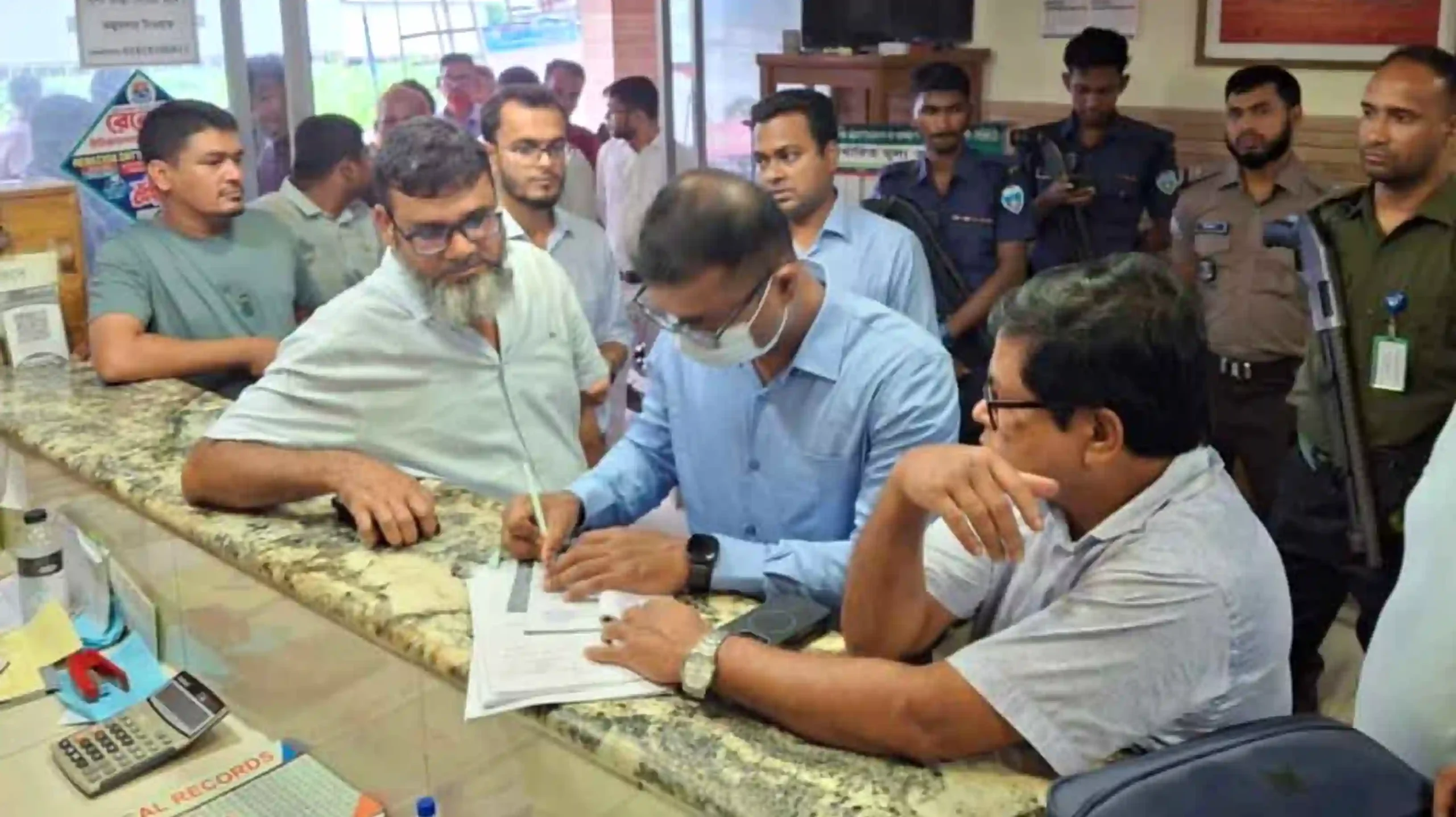 অনিয়ম-অব্যবস্থাপনার অভিযোগে চাঁদপুরে দুই ডায়াগনস্টিকে ৬০ হাজার টাকা জরিমানা