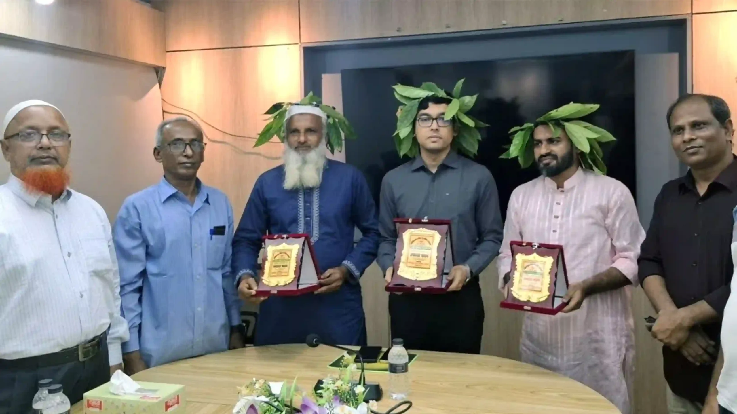 চাঁদপুরে জলপাই পাতার শান্তির মুকুটে সংবর্ধিত তিন গুণী