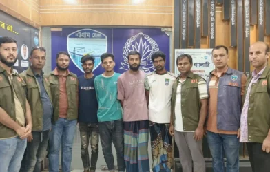 অনলাইনে চাঁদপুরের ইলিশ বিক্রির নামে প্রতারণার দায়ে ৪ সদস্য গ্রেফতার