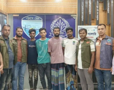 অনলাইনে চাঁদপুরের ইলিশ বিক্রির নামে প্রতারণার দায়ে ৪ সদস্য গ্রেফতার