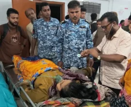 লঞ্চে অসুস্থ নারীকে কোস্টগার্ডের চিকিৎসাসেবা