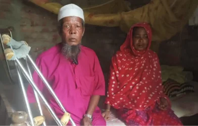 পা নেই তবুও ভিক্ষা নয় কাজ করে বাঁচতে চান আবু তাহের