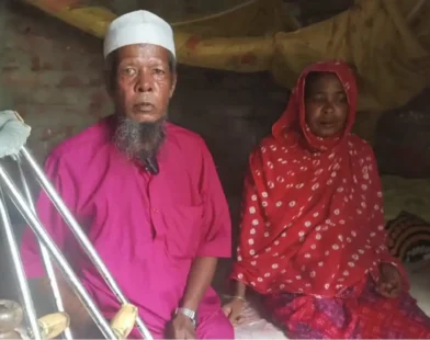 পা নেই তবুও ভিক্ষা নয় কাজ করে বাঁচতে চান আবু তাহের