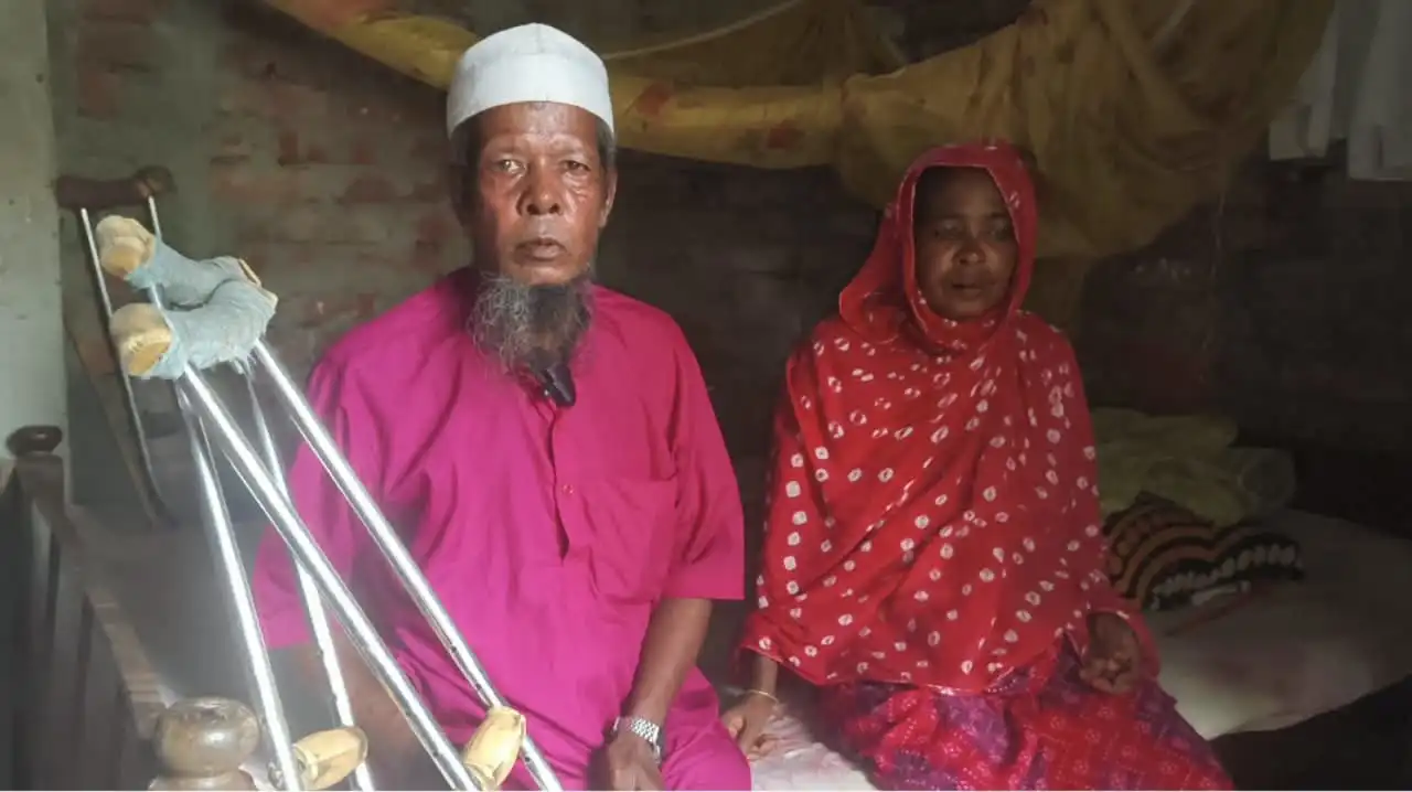 পা নেই তবুও ভিক্ষা নয় কাজ করে বাঁচতে চান আবু তাহের