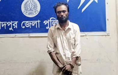 মসজিদের ছাদে শিশুর পায়ুপথে ব্রাশ ঢুকিয়ে নির্যাতন, অভিযুক্ত গ্রেপ্তার
