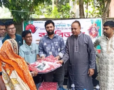 মতলবে অসচ্ছল ও প্রতিবন্ধীদের মাঝে যুব ঐক্য পরিষদের বস্ত্র বিতরণ