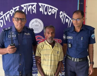 চাঁদপুরে হত্যা মামলায় মৃত্যুদণ্ডপ্রাপ্ত পলাতক আসামি ধান্দা রফিক গ্রেপ্তার