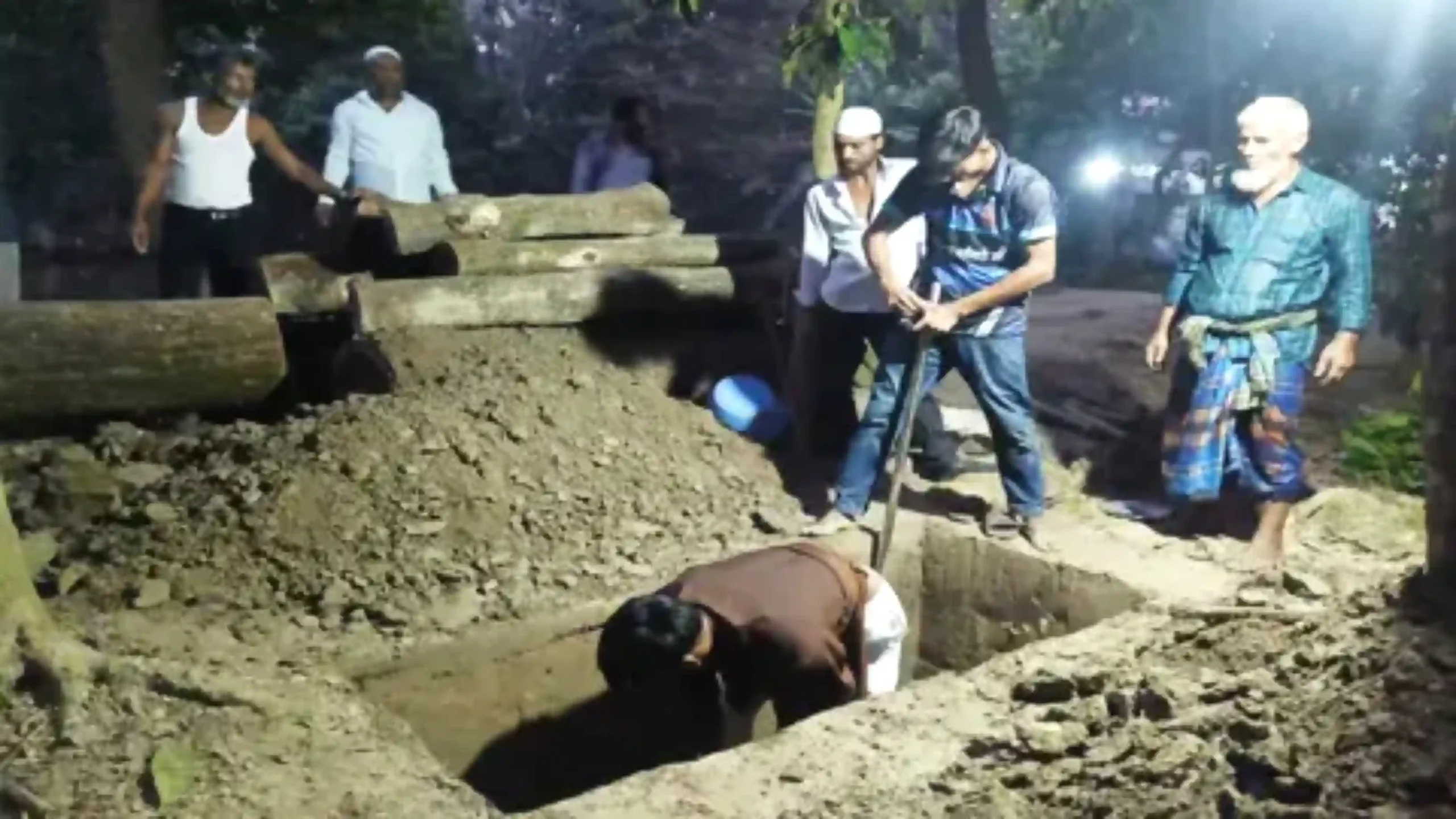 সম্পত্তি নিয়ে বিরোধের জেরে গোরস্থানে দাফনে বাধা