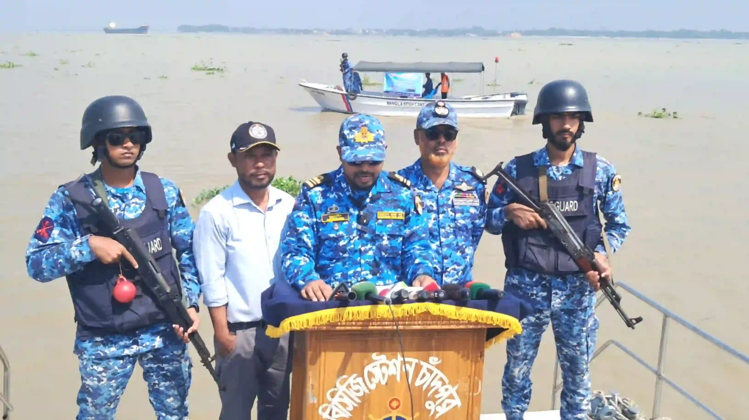 চাঁদপুরে কোস্টগার্ডের অভিযানে সাড়ে ৪ লাখ মিটার কারেন্ট জাল জব্দ, আটক ৫২ জেলে