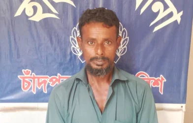 হাইমচরে মৎস্য সুরক্ষা আইনের মামলায় পরোয়ানাভুক্ত আসামি গ্রেপ্তার
