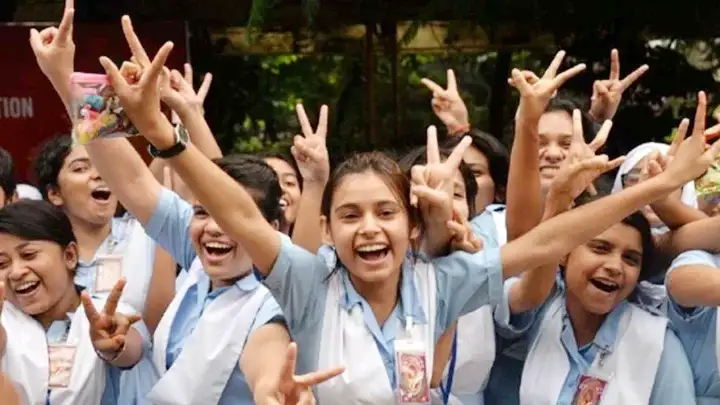 এইচএসসির ফল প্রকাশ: পাসের হার ৫২.১২%, জিপিএ-৫ পেয়েছে ৪০ হাজার ৮৪ জন