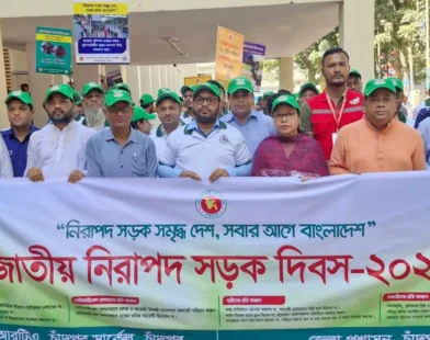 চাঁদপুরে হেলপার দিয়ে গাড়ি চালালেই রুট পারমিট বাতিল: জেলা প্রশাসক