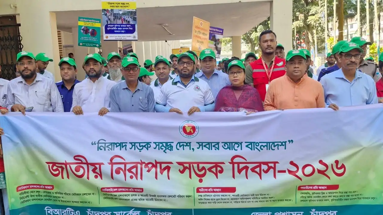 চাঁদপুরে হেলপার দিয়ে গাড়ি চালালেই রুট পারমিট বাতিল: জেলা প্রশাসক